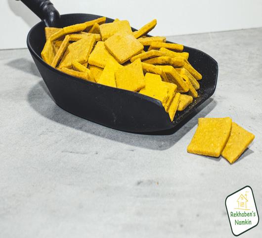 Rekhaben's Namkeen Kesar Elaichi Sakkarpara | 300 gms