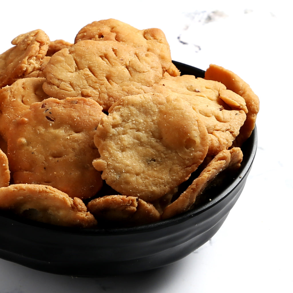 Falguni Gruh Udyog Wheat Methi Puri - 400 gms