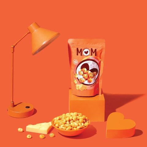 MOM - Meal Of The Moment by Cheddar Cheese Roasted Makhana - 52 gms