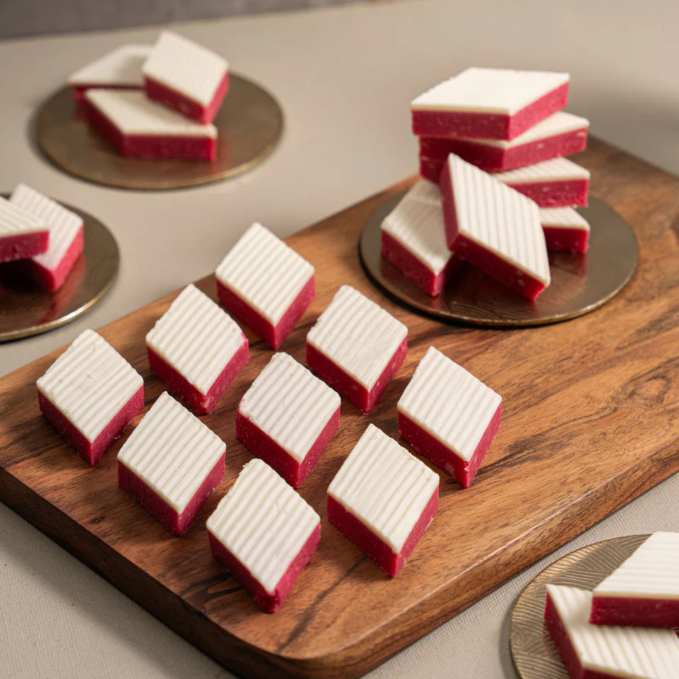 Pothgaal Sweet Kaju Strawberry Burfi - 500 gms