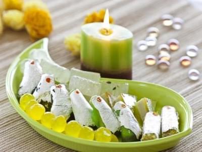 Om Sweets & Snacks Kesar Angoori Petha (Petha Sandwich) - 500 gms