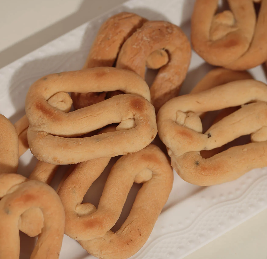 Dotivala Bakers & Confectioners Figure of 8 Karakari - 500 gms