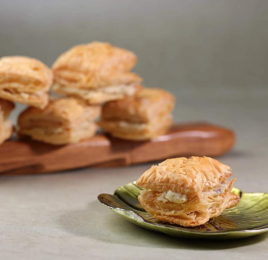 Dotivala Bakers & Confectioners Mawa Puff - 500 gms