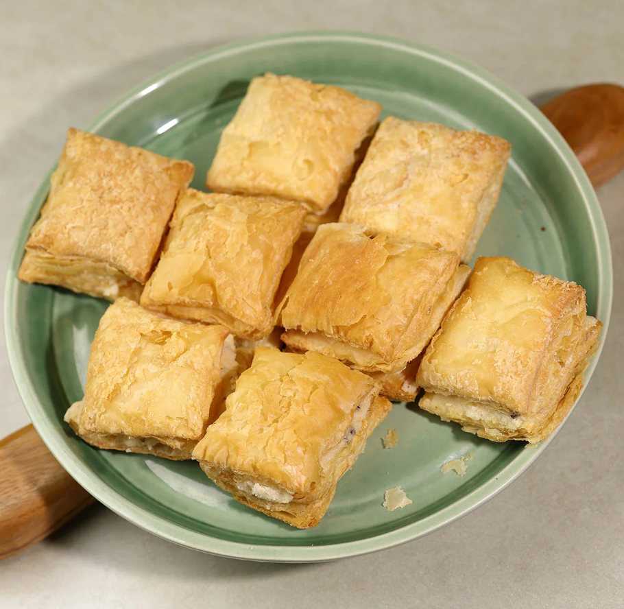 Dotivala Bakers & Confectioners Mawa Puff - 500 gms