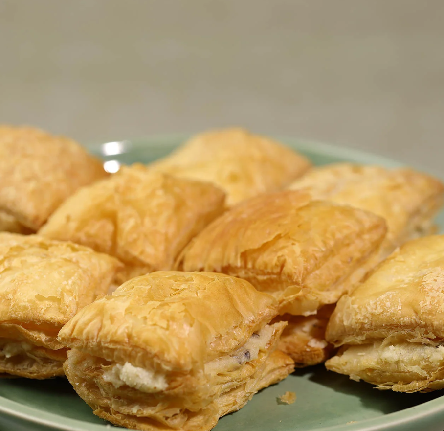 Dotivala Bakers & Confectioners Mawa Puff - 500 gms