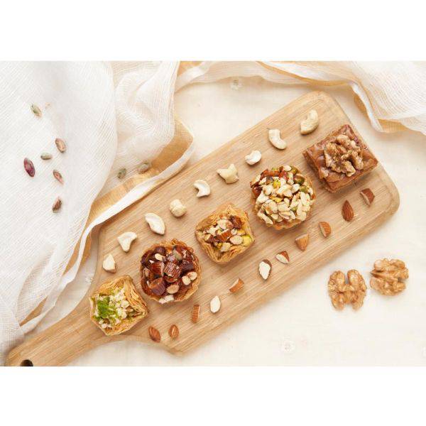 Maakhan Bhog Assorted Baklawa Box 15 Pcs - India shopping
