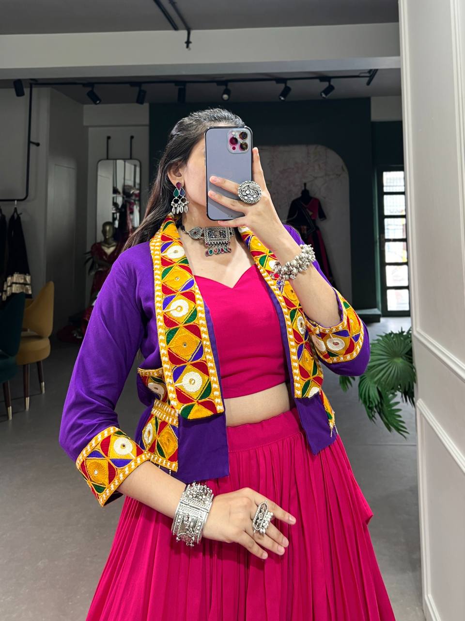 Unique Mahendi Look for Garba Nights - Printed And Gamthi Patch Work - India shopping