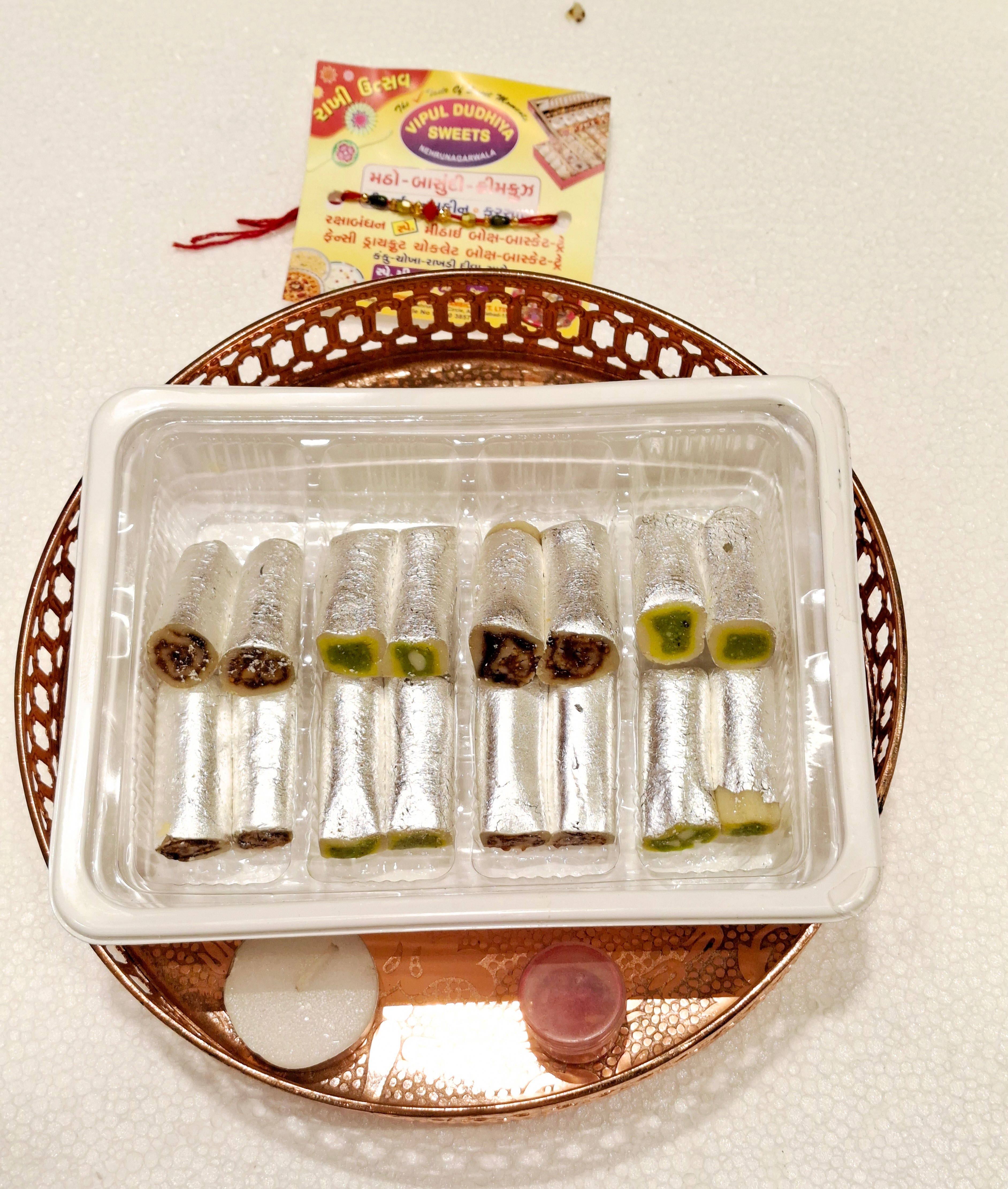 Vipul Dudhiya Sweets Roll Mix Round Fancy Tray | 250 gms