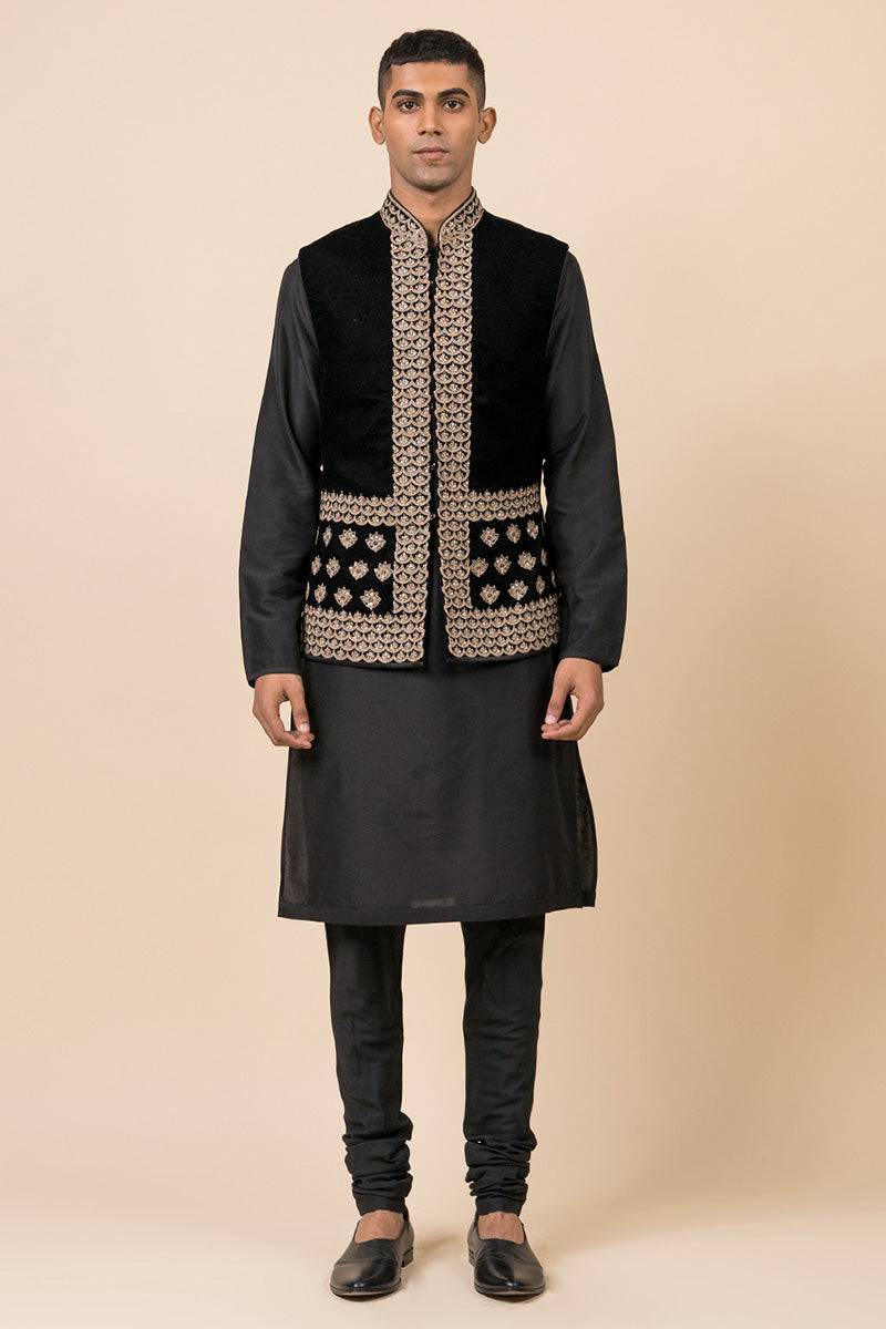 Tasva Embroidered Kurta Bundi Set In Velvet - India shopping