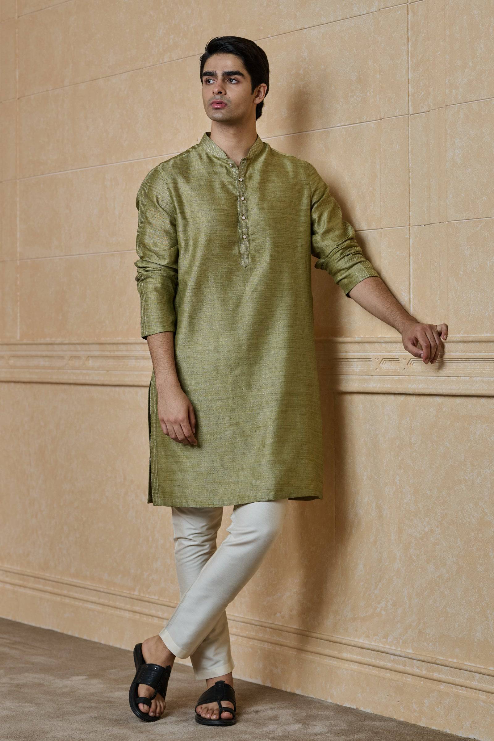 Tasva Jacuard Kurta Set With Zari Texturing - India shopping