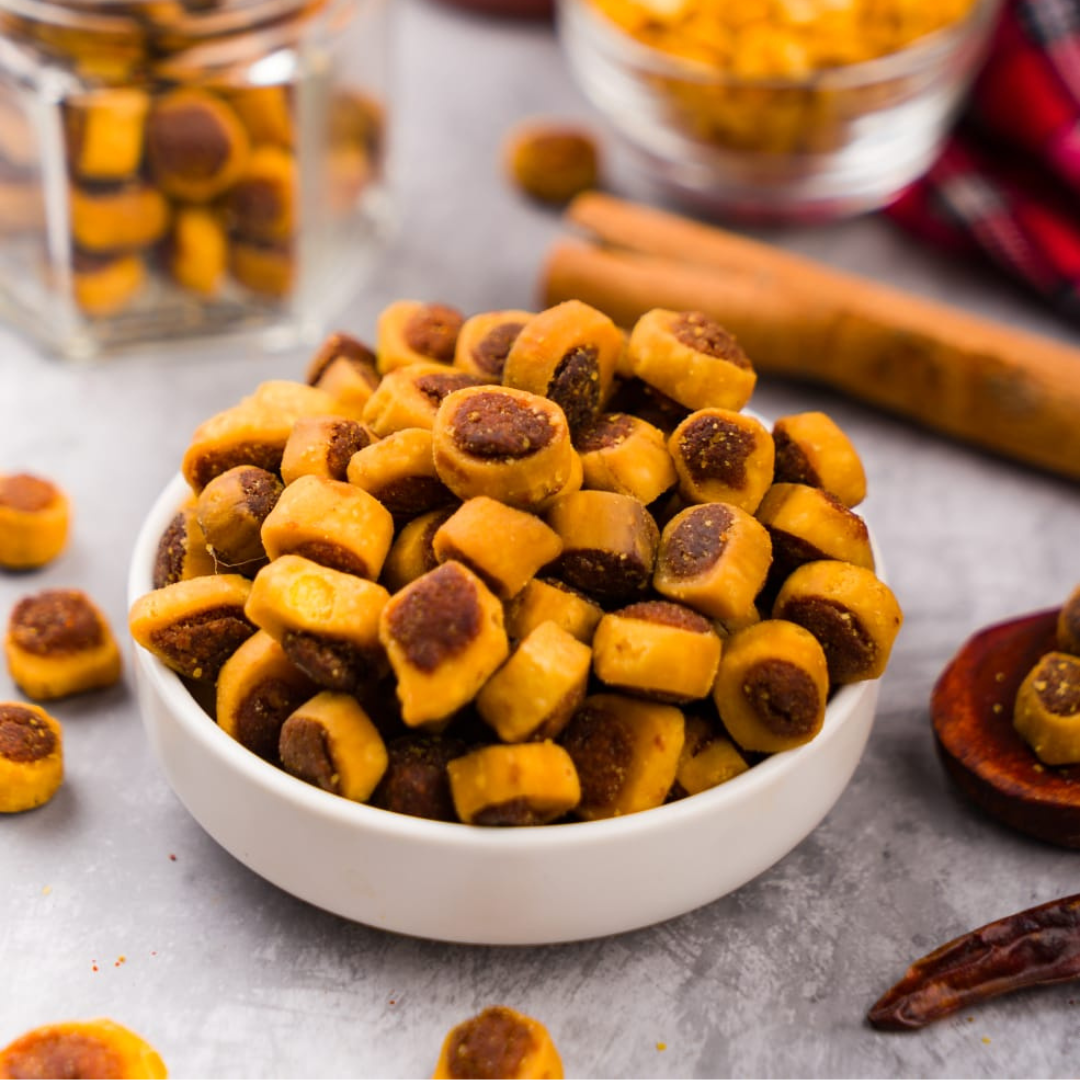Mom's Namkeen Treats Krispy Small Bhakharvadi | 500 gms