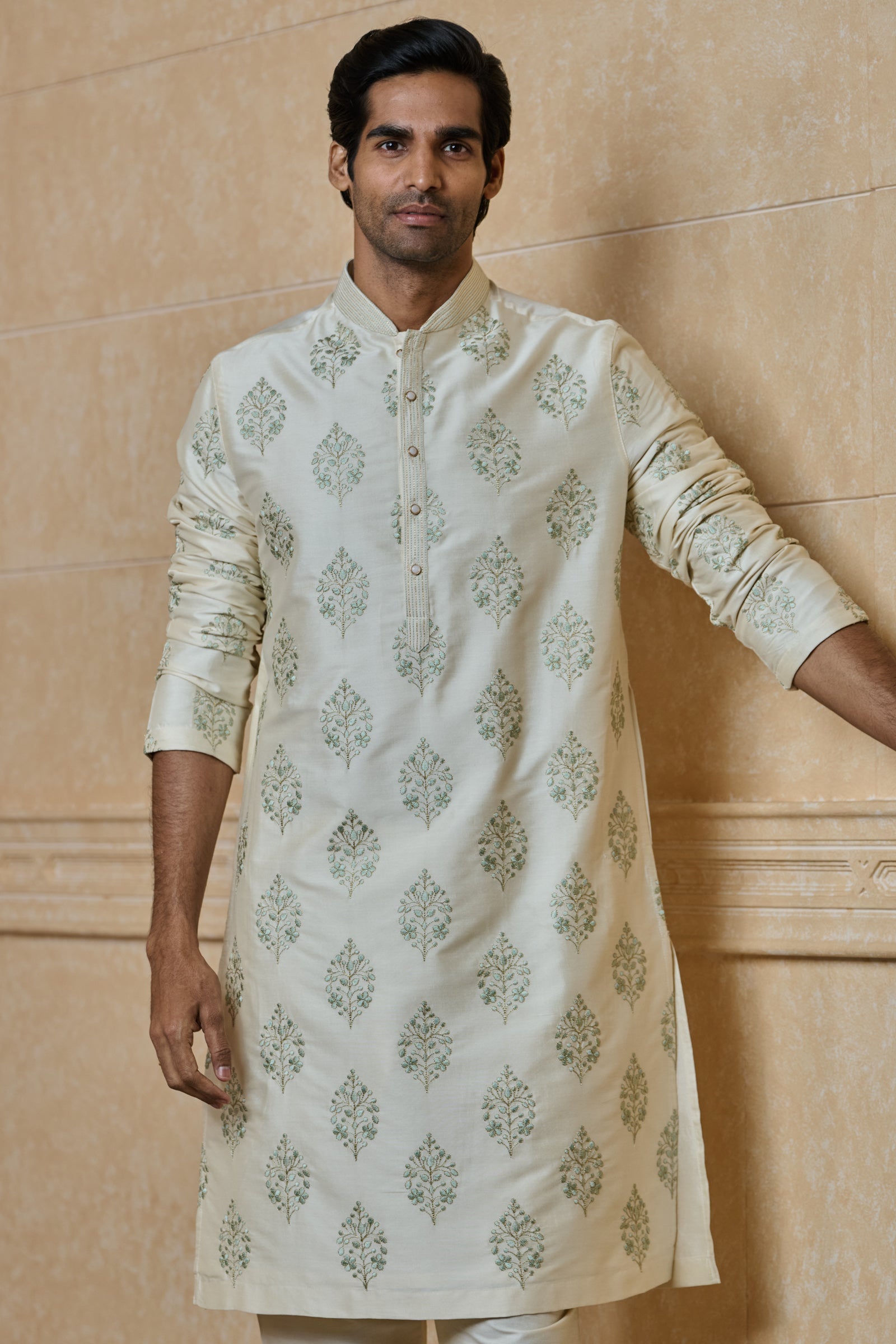 Kurta Set With Embroidery Highlights