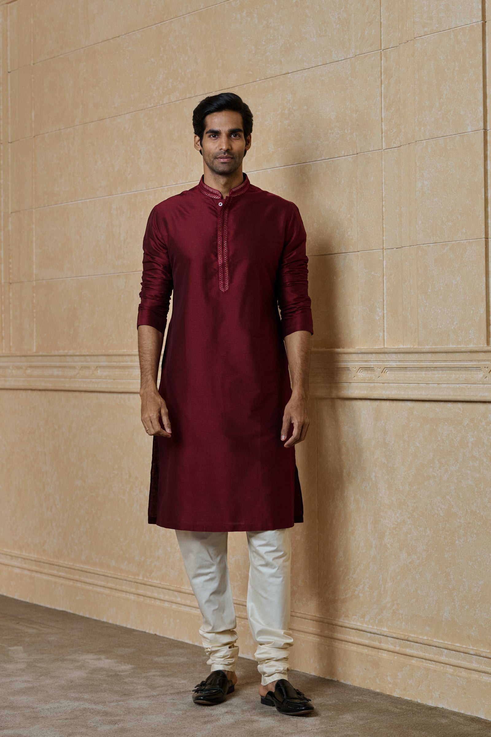 Kurta With Collar And Placket Embroidery