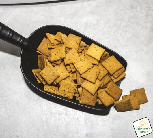 Rekhaben's Namkeen Gud Chia Sakkarpara | 300 gms