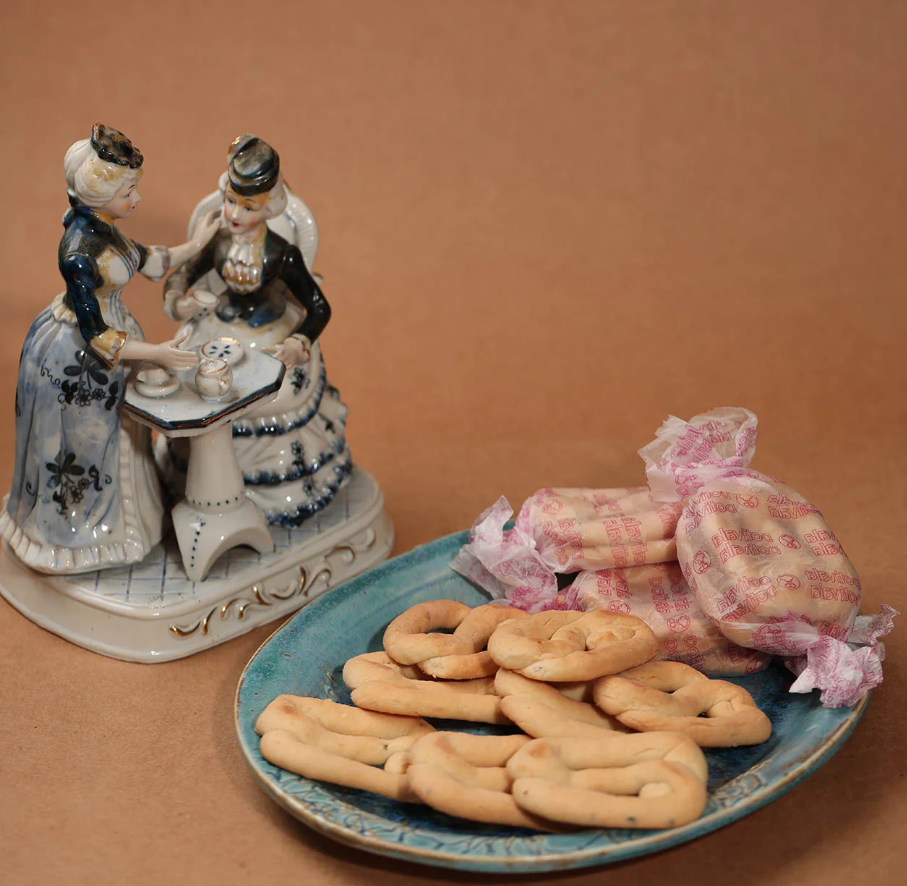 Dotivala Bakers & Confectioners Figure of 8 Karakari 500 gms