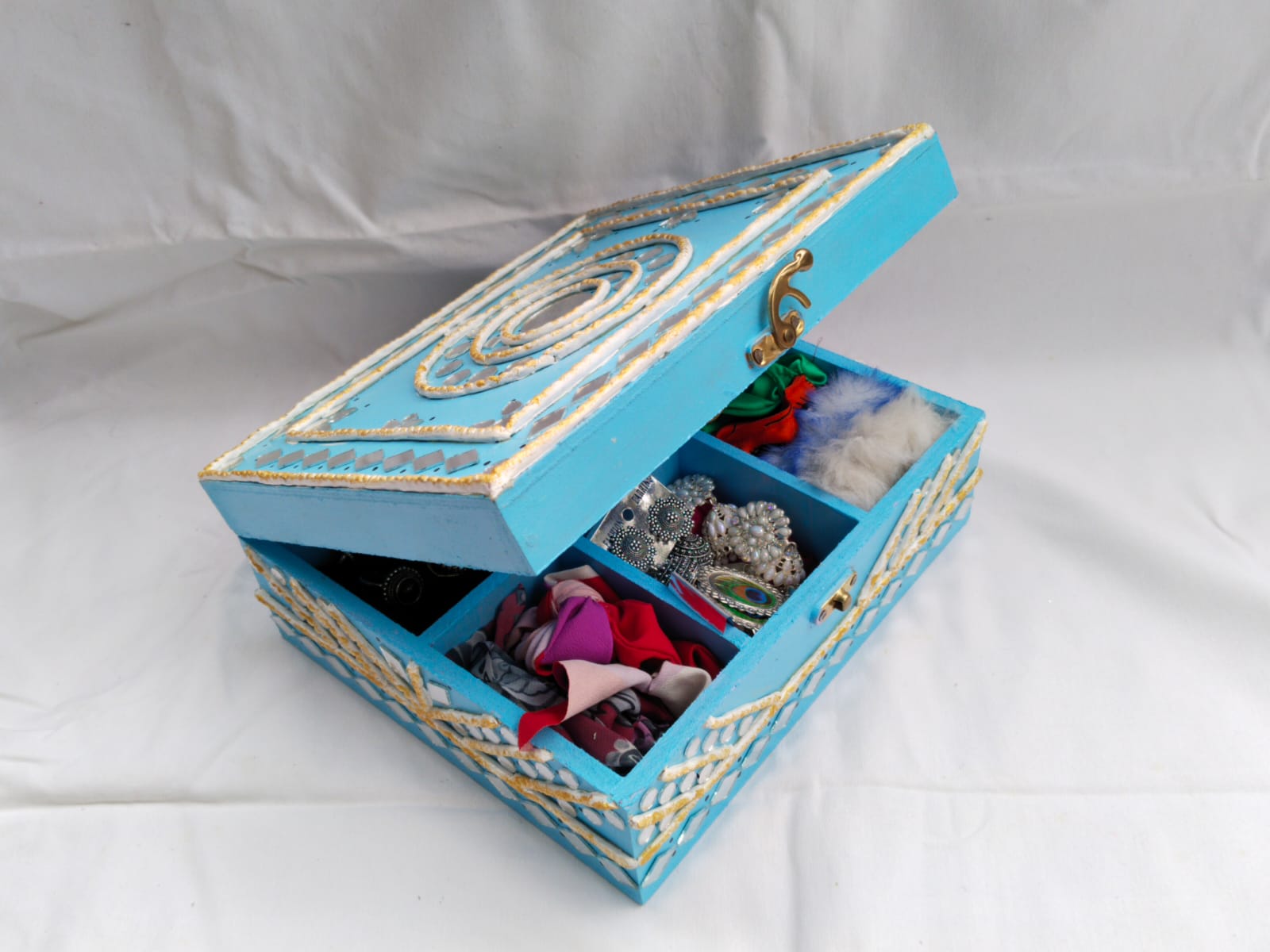 Nilanchal Handicraft Jewellery Box - Set of 1                                                        Code - JEW02
