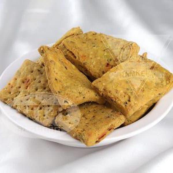 Om Namkeen's Methi Biscuit Mathri