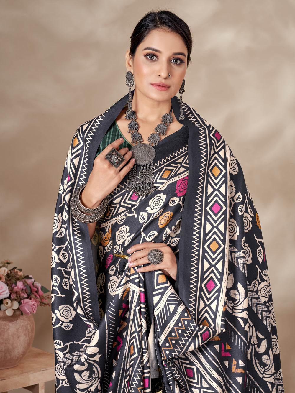 Vintage Allure: Luxurious Pashmina Saree & Shawl Set - India shopping