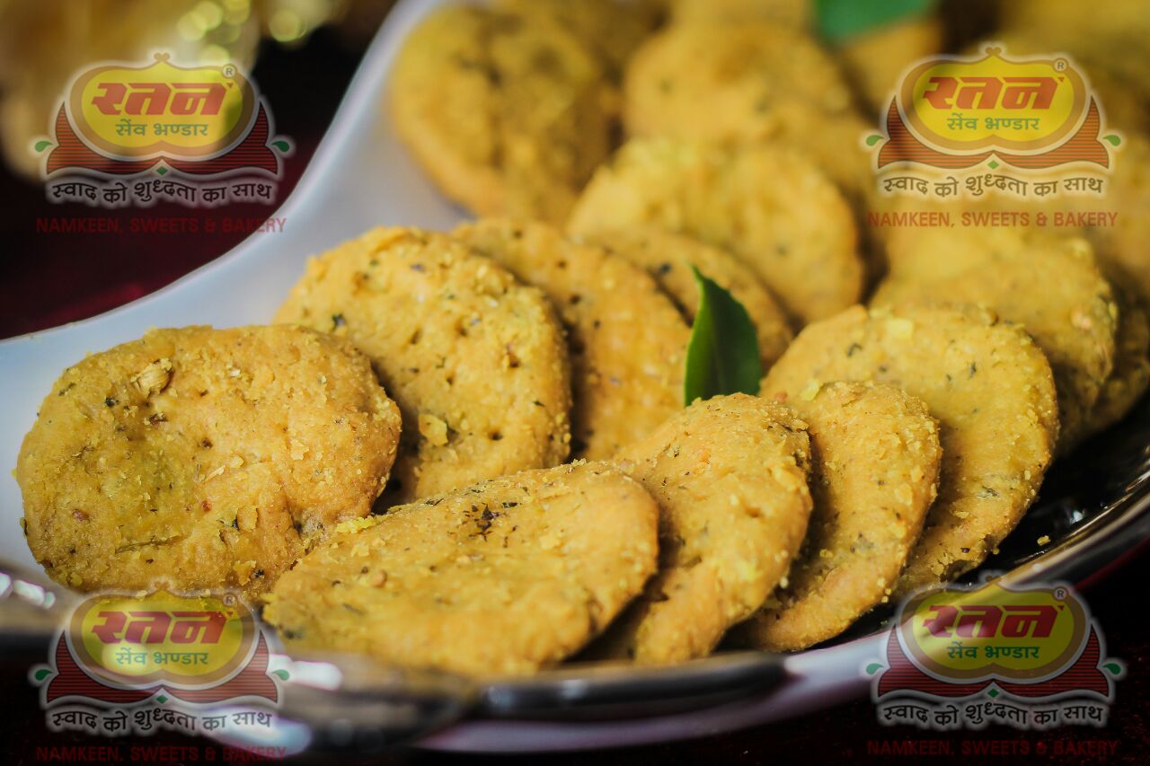 Ratan Sev Bhandar Methi Mathri - 200 gms