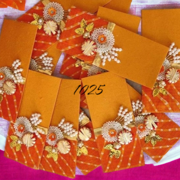 Shagun Envelope with Brooch Set Of 25