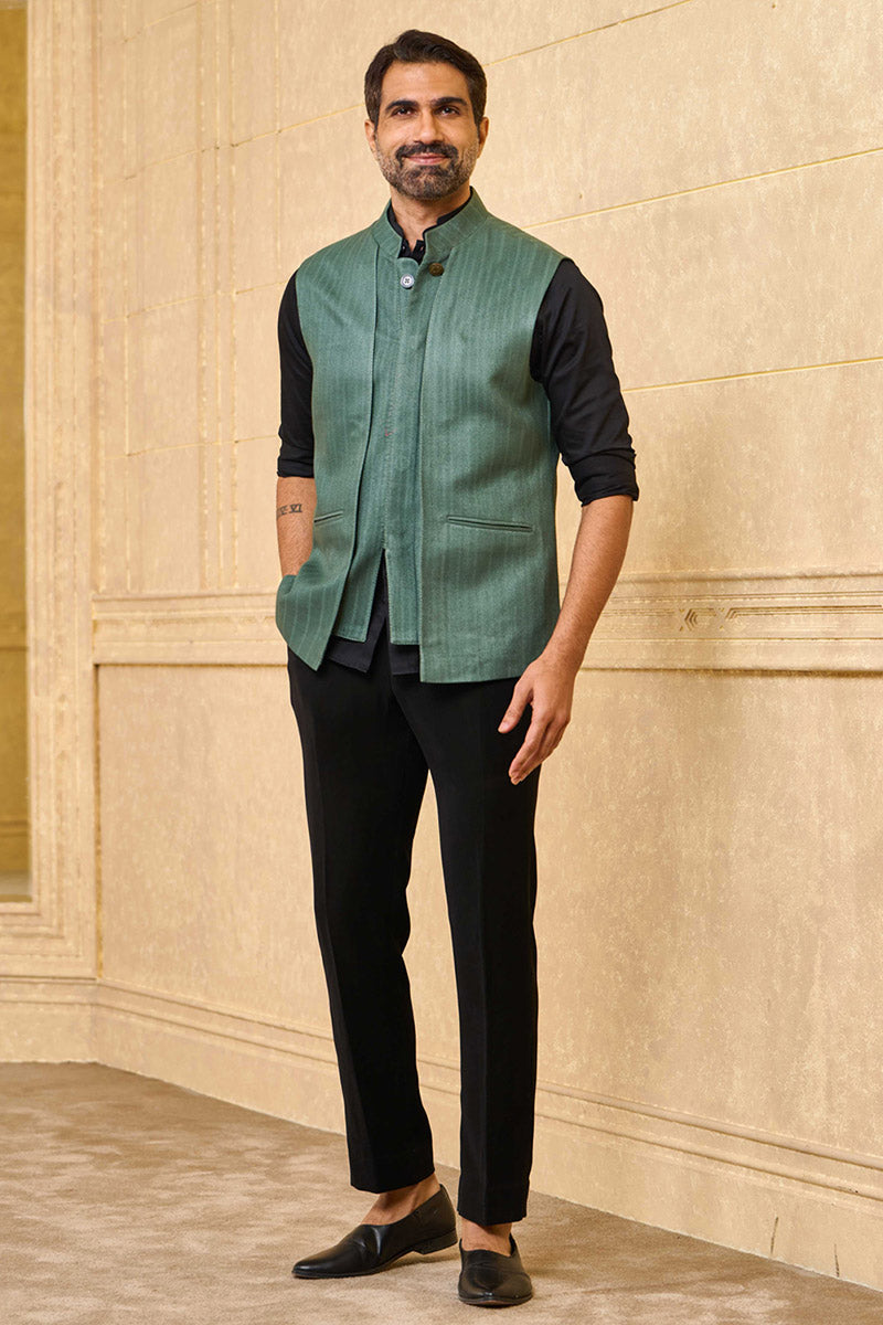 Layered Bundi With Top-Stitch Detailing