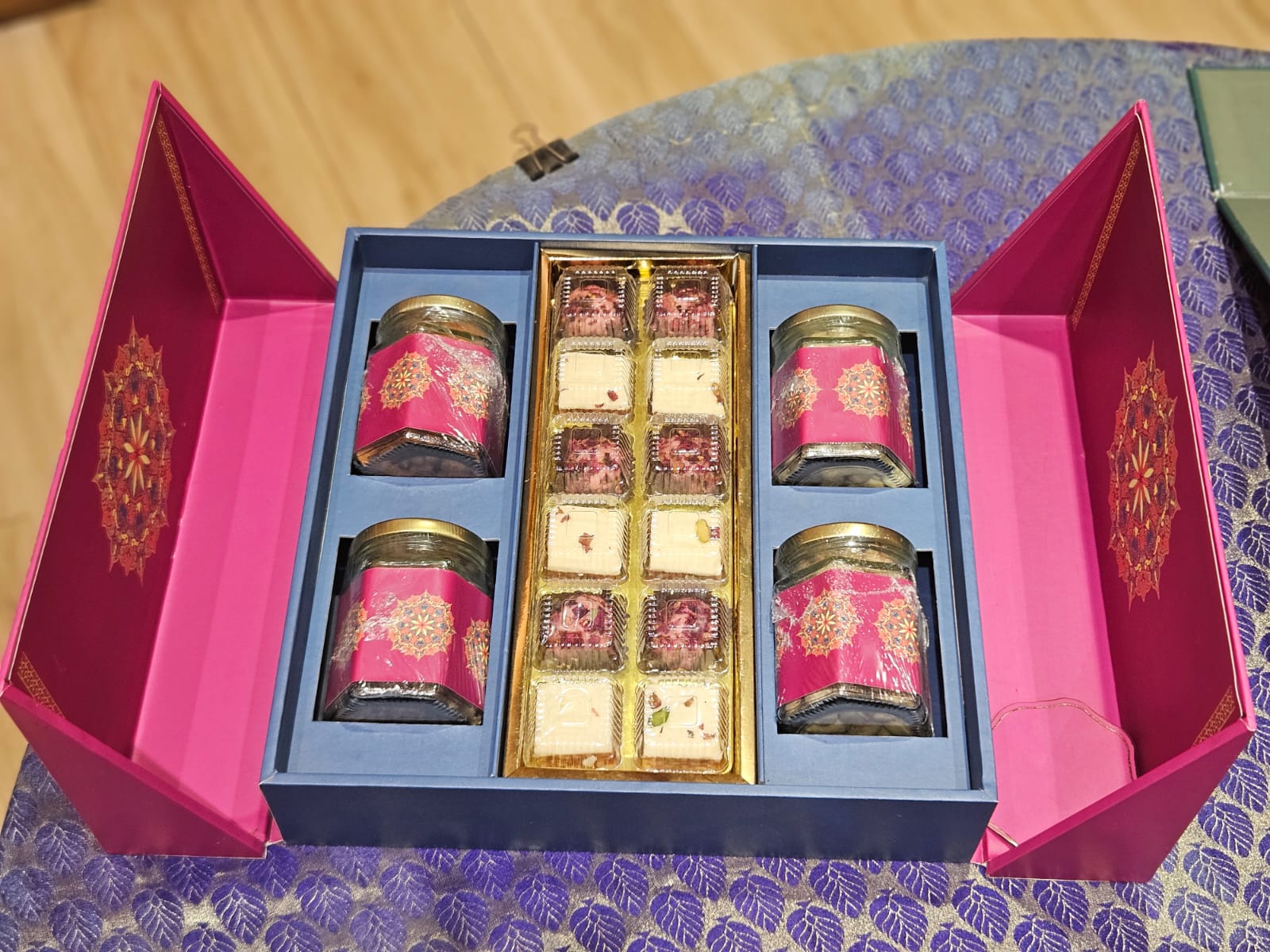 Kandoi Bhogilal Mulchand Sweet and shimmers collection Hamper - 650 gms | Oct 2024 - India shopping