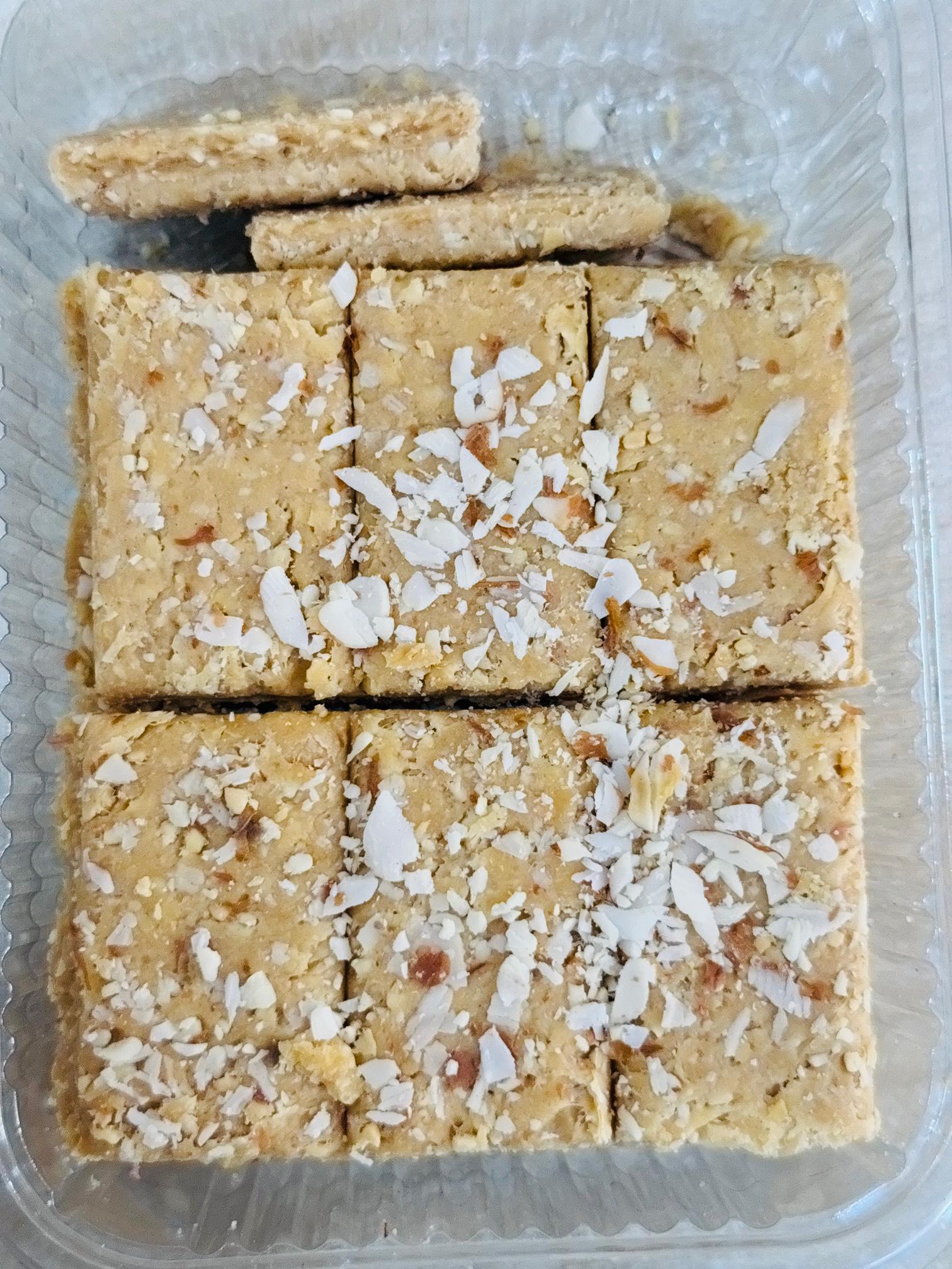 Mahavir Gruh Udhyog Mava Badam Chikki 400 gms