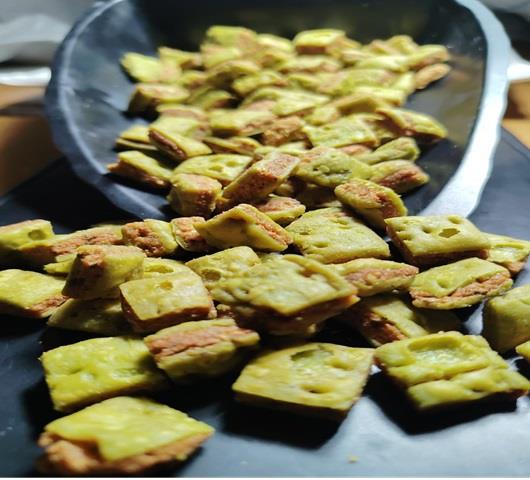 Rekhaben's Namkeen Sandwich Sakkarpara | 500 gms