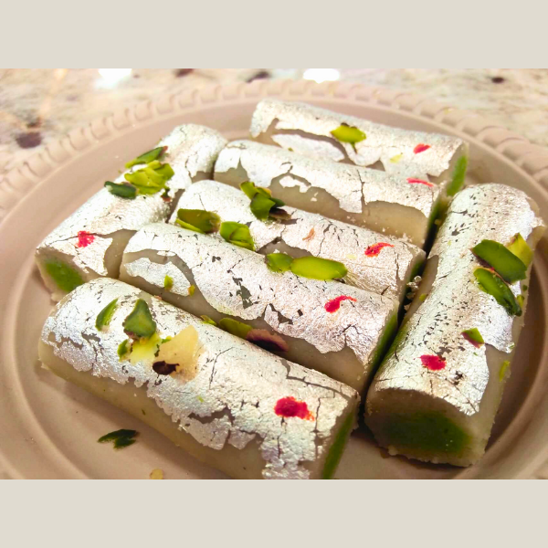 Bhanwarilal Kaju Pista Roll - 500 gms