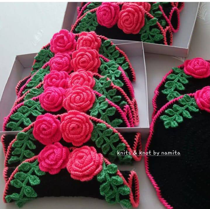 Knits and Knots Indore Pink Rose Table Mats Set (Set of 6 Mats, 6 Coasters & 6 Napkin Holders) - India shopping