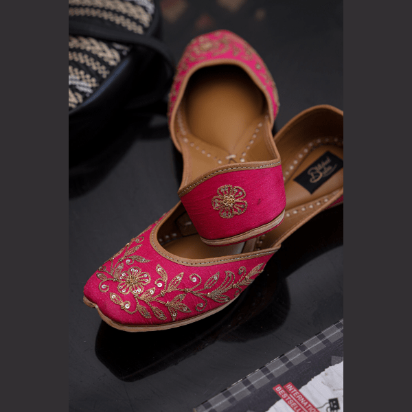 Thread Embroidered Juttis - Sunhara Jaal - India shopping