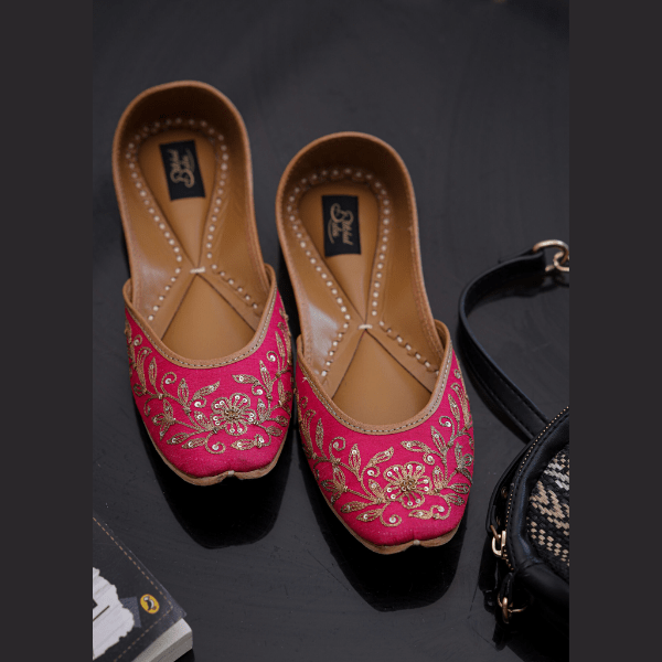 Thread Embroidered Juttis - Sunhara Jaal - India shopping